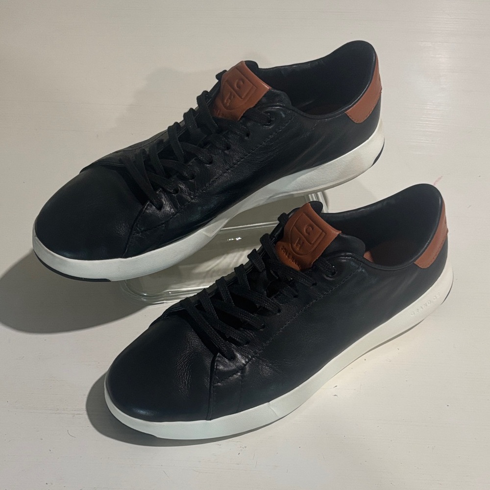 Cole Haan GrandPrø Topspin sneakers in black leather. Men's 9. Classic style!